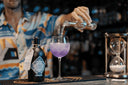 Colour change with tonic water
